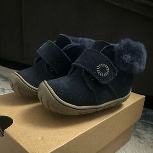UGGS BOOTS BABY SIZE 4 NAVY BLUE
